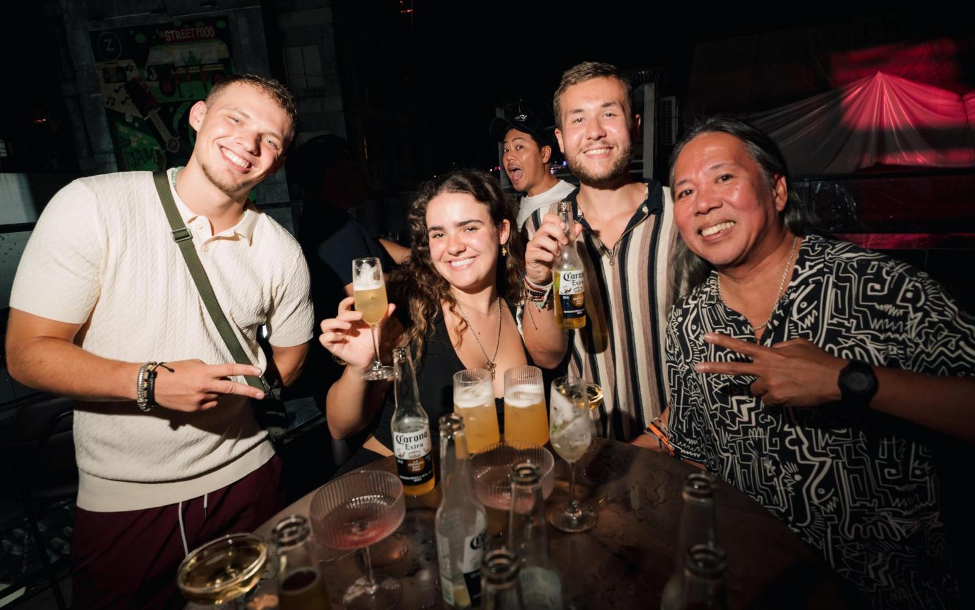 Mad Monkey Manila Vandrarhem Makati City Exteriör bild