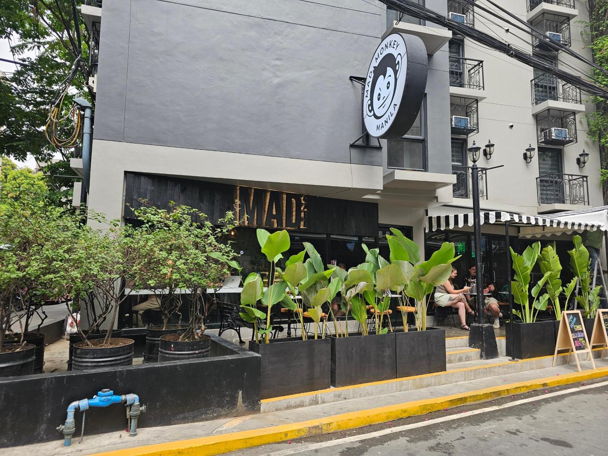 Mad Monkey Manila Vandrarhem Makati City Exteriör bild