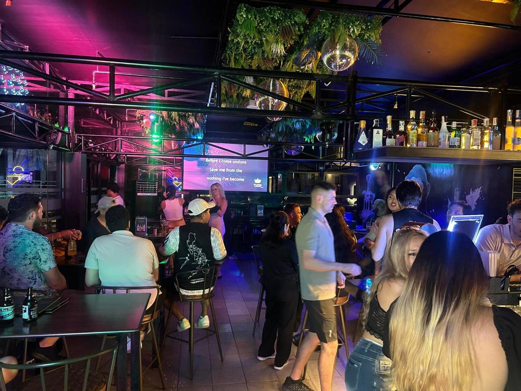 Mad Monkey Manila Vandrarhem Makati City Exteriör bild
