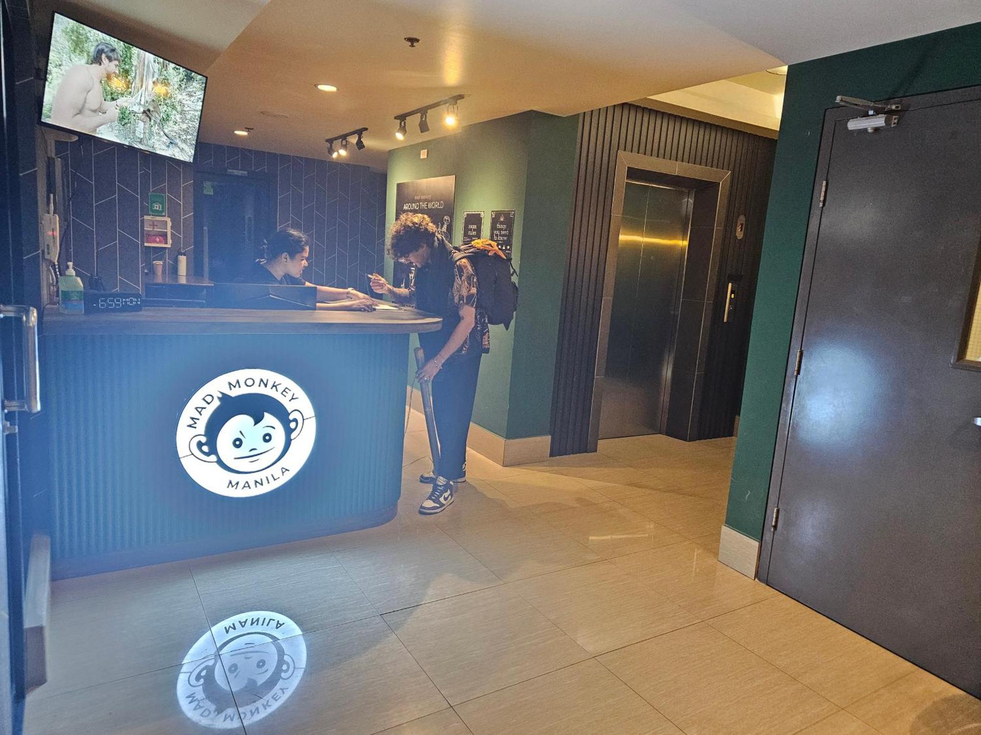 Mad Monkey Manila Vandrarhem Makati City Exteriör bild